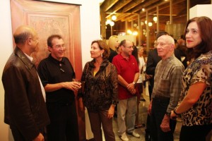 Vereadores rendem homenagens a Gino Savino pelos 40 anos de sua arte.