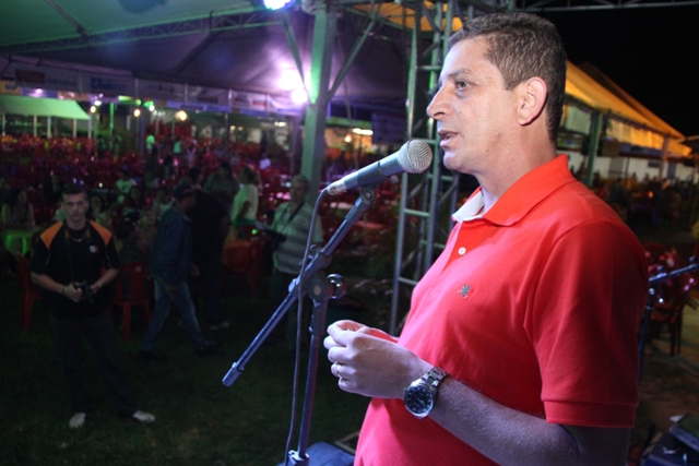 “Ajudar a Apae é ajudar a sua cidade”, diz João Farias na Feira da Bondade