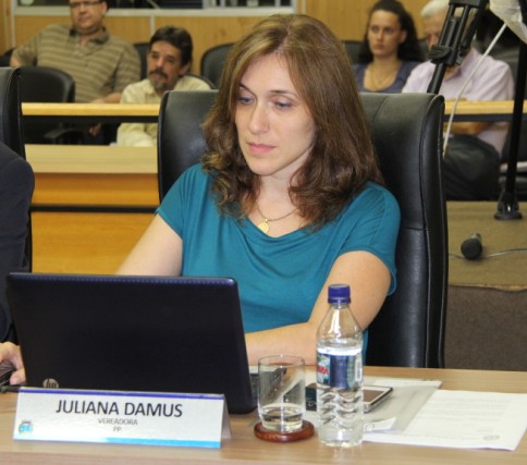 Juliana Damus chama atenção dos parlamentares para reivindicação da PM