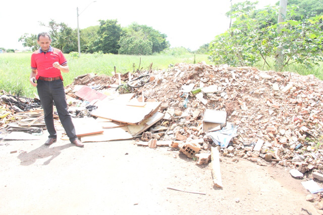Pastor Raimundo pede limpeza e tapa-buracos no Jardim Del Rey