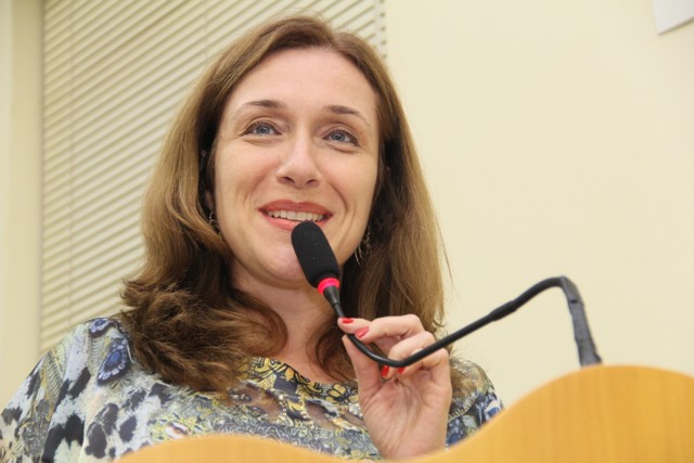Juliana Damus diz que veto a lei do brasão contraria os interesses da população