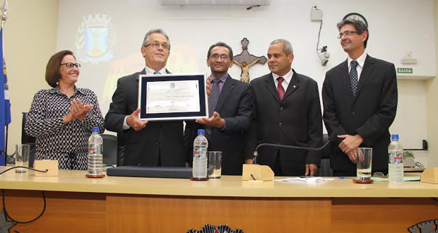 Luiz Carlos Marcolongo recebe Título de Cidadão Araraquarense
