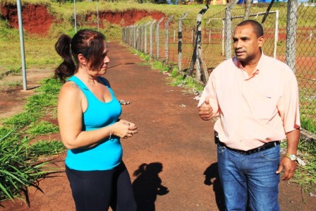 Moradores pedem a Toninho do Mel reforma em pista de caminhada no Parque São Paulo