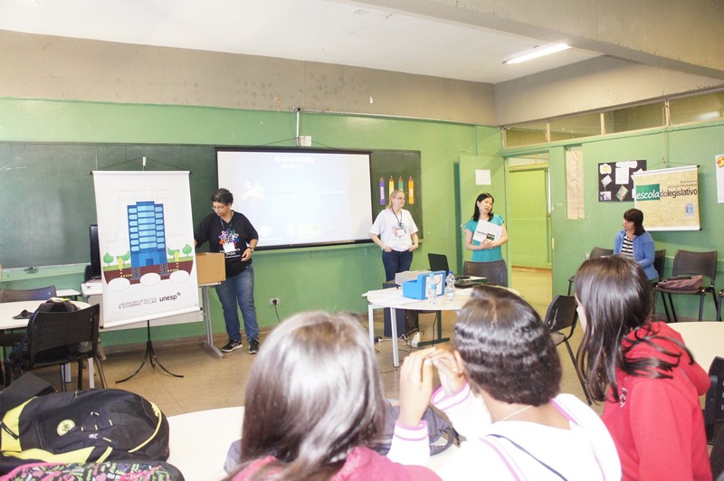 Escola do Legislativo da Câmara Municipal de Araraquara encerra primeira etapa do Parlamento Jovem 2015 – Ensino Médio