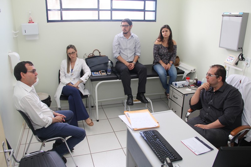 Em visita ao Posto de Saúde do Jardim Brasil, Gerson da Farmácia encaminha reivindicações de funcionários e usuários