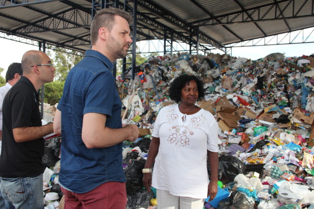 Rafael de Angeli busca soluções para usina de reciclagem