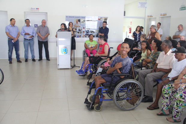 Com o apoio da Câmara Municipal, 100 cadeiras de rodas personalizadas são entregues a deficientes físicos de Araraquara