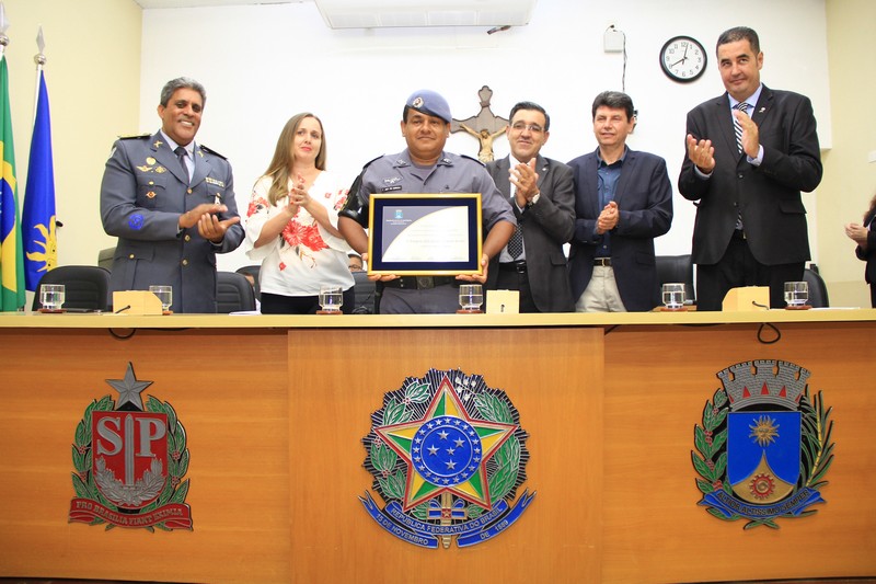Sargento Paulo Sergio de Arruda recebe Diploma de Honra ao Mérito