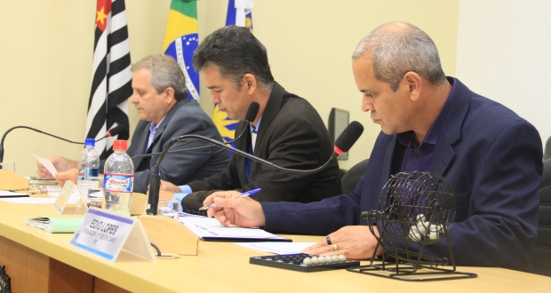 Câmara Municipal aprova projeto de lei que regulamenta Uber em Araraquara (com vídeo)