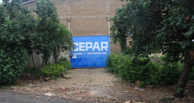 Abandono de prédio do Cepar causa preocupação em moradores