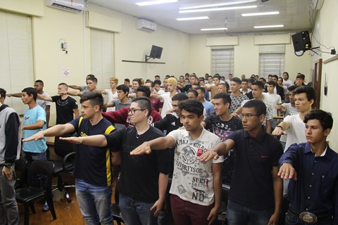 Jovens araraquarenses recebem CDI na Câmara Municipal