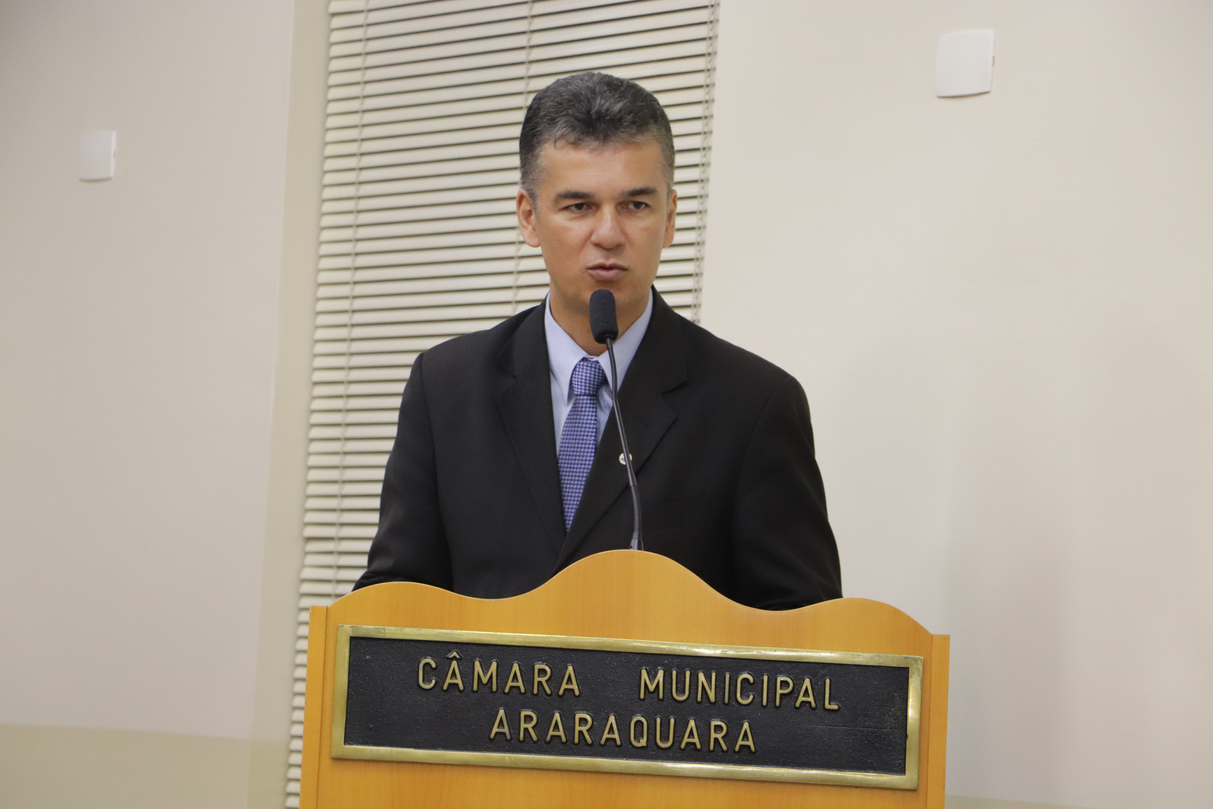 Câmara Municipal aprova projeto de Yashuda que homenageia o professor José Arana Varela