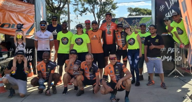 Equipe de Araraquara vence mais uma etapa de competição de mountain bike