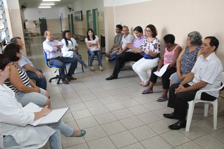 Edna Martins e Adilson Vital reúnem secretário de  Saúde com conselho do CMS do Yolanda Ópice 