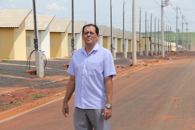 Adilson Vital visita obras do residencial 'Romilda Taparelli'