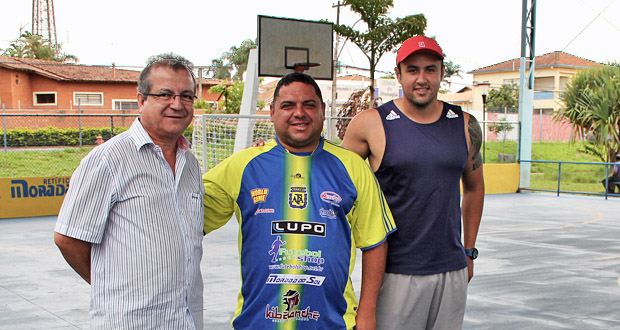 Jair Martineli apoia projeto da AFA na quadra em frente à Arena da Fonte