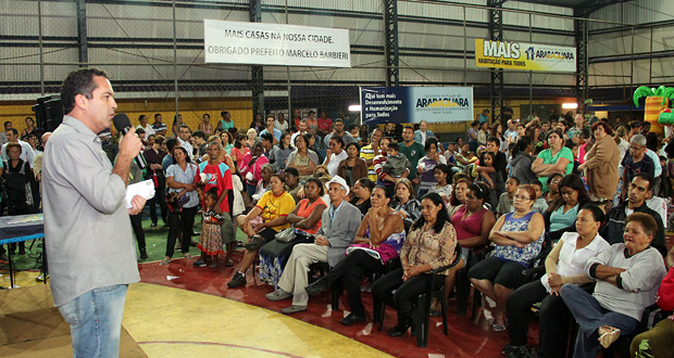 Lei que isenta do pagamento do IPTU as famílias do CADÚnico é sancionada em ato público