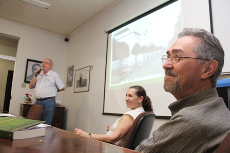 “Não vivemos em aldeias e isso é ótimo”, diz professor em Colóquio Rodolpho Telarolli