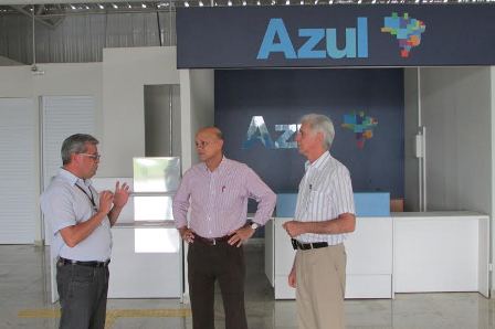 Chediek visita aeroporto pouco antes da inauguração