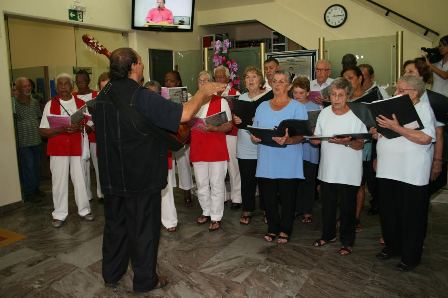 Corais natalinos encantam servidores do Legislativo