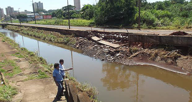 Adilson Vital pede limpeza no leito do Córrego do Ouro