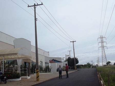 Adilson Vital pede regularização da iluminação  pública na avenida do Orfanato Renascer