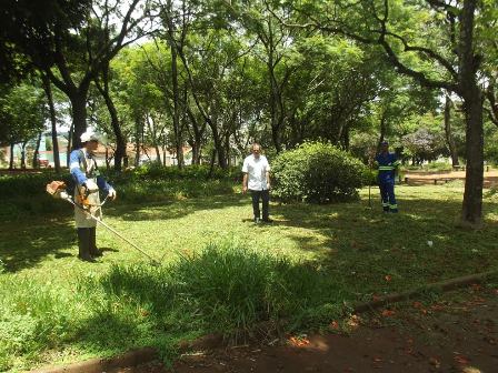 Adilson Vital agradece limpeza no bairro do Melhado