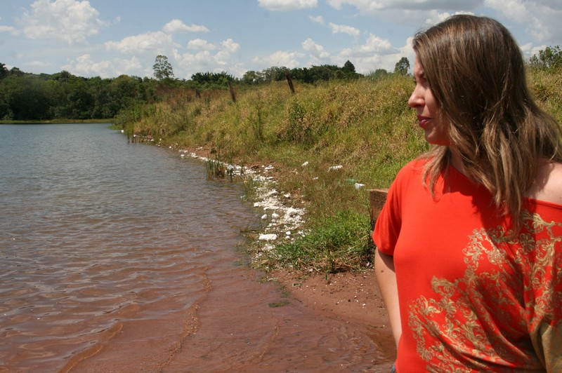 Gabriela Palombo denuncia abandono da represa na Chácara Flora