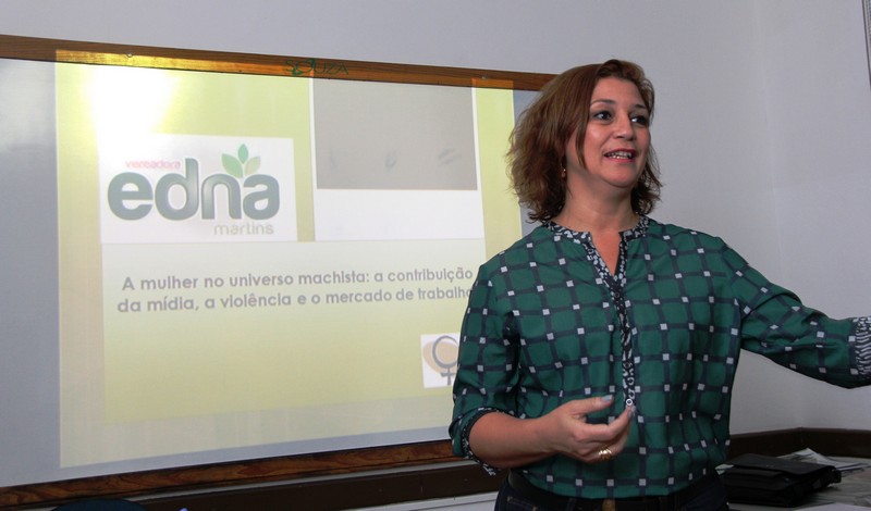 Edna Martins faz palestra no CEBRAC