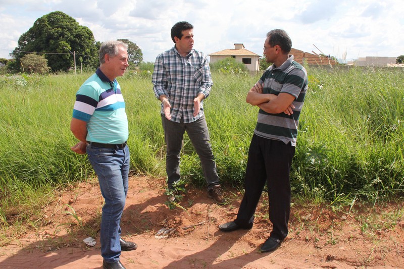 Pastor Raimundo cobra definição de limite de avenida no Cidade Jardim