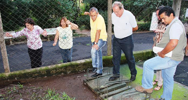 Adilson Vital acompanha questão dos pombos no Parque Infantil