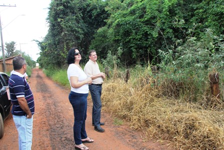 Moradores do Parque Planalto pedem solução para problemas do bairro.