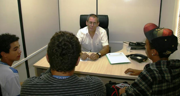 Estudantes entrevistam Adilson Vital