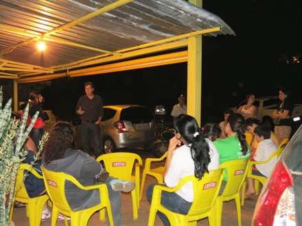 Simioni visita moradores do bairro dos Machados