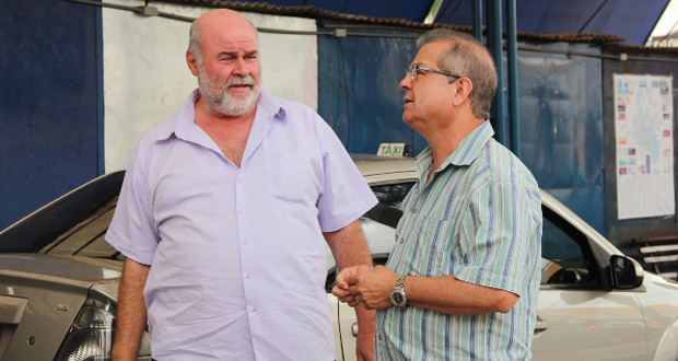 Martineli solicita melhorias em ponto de taxi da Praça Santa Cruz