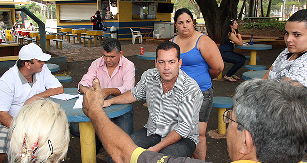 Boi negocia parceria com comerciantes dos quiosques da Arena da Fonte