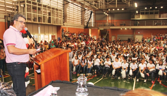 Tenente Santana representa o Legislativo araraquarense na formatura do Proerd