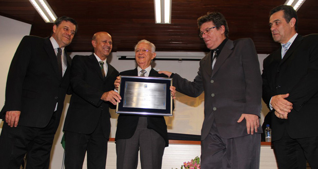 Chediek presidiu sessão solene que homenageou médicos