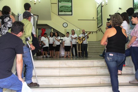 Grupo Musical Santa Luzia emociona o público em apresentação na Câmara