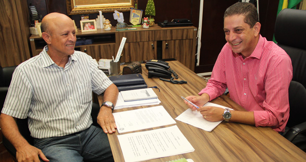 Elias Chediek e João Farias iniciam transição da presidência da Câmara