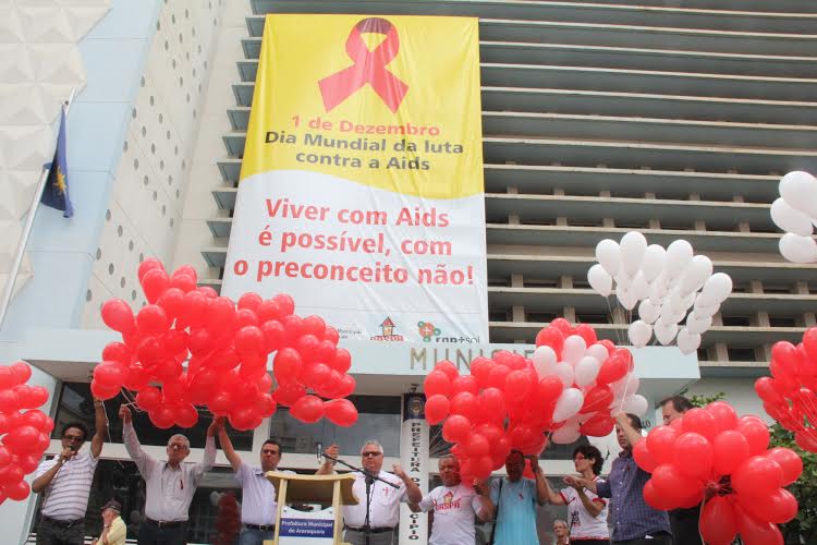 Uso do preservativo serve também para conscientizar, diz Boi no Dia Mundial de Luta Contra a Aids