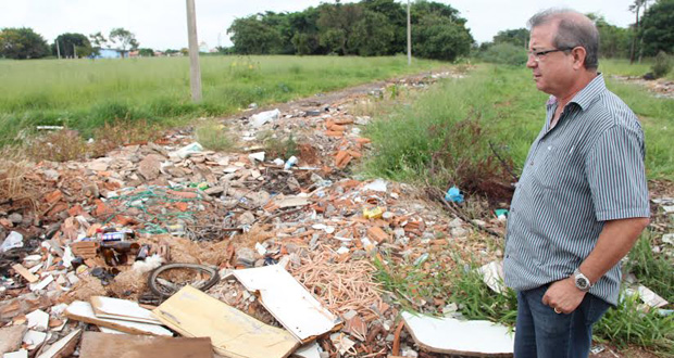 Jair Martinelli: buracos e bolsão clandestino viram tormento no Jardim Del Dey