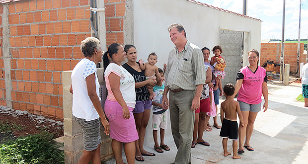 Simioni se reúne com moradores do Anunciata