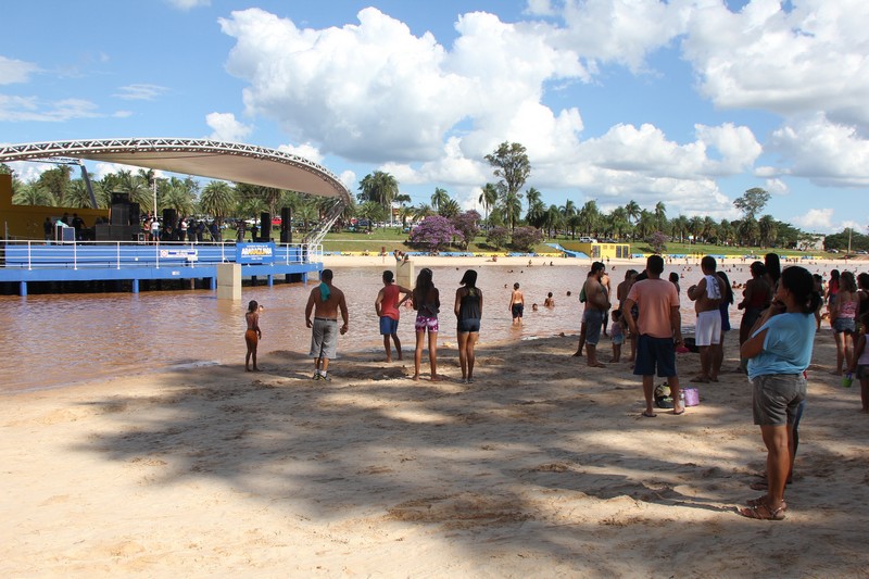 Palco do Pinheirinho é inaugurado na presença de vereadores