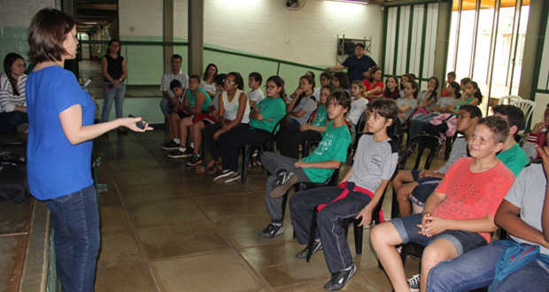 Yashuda acompanha palestra sobre verminose no Caic do Vale do Sol