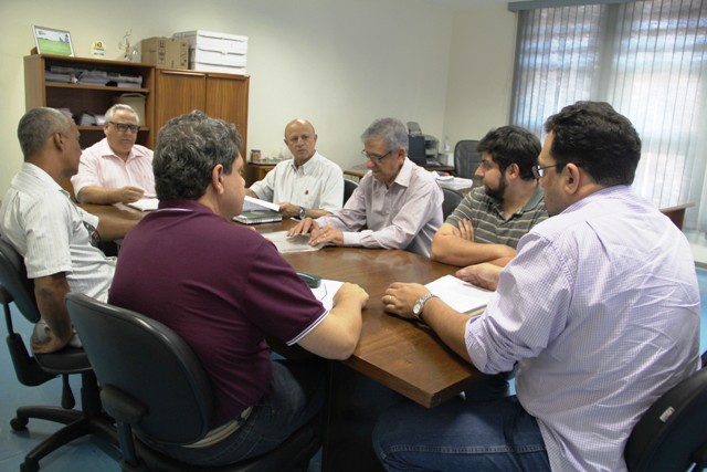 Chediek participa de reunião para discutir transferência de funções entre secretarias