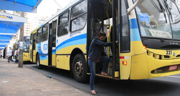 Após reclamações, Édio cobra retorno da entrada de idosos pela porta traseira dos ônibus