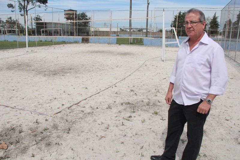 Jair Martineli pedirá ajustes em quadras de areia do Clube Estrela