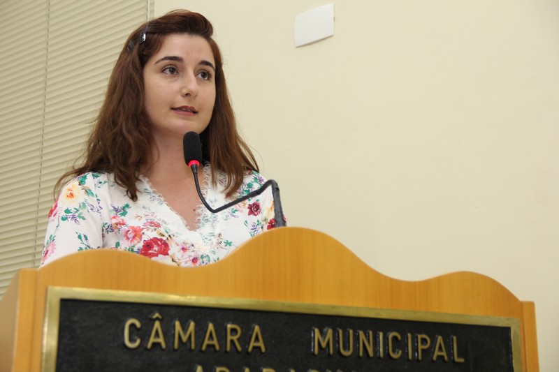 Professora aborda Educação na Tribuna Popular da Câmara