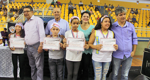 Formatura do Proerd 2015 reúne 1,8 mil estudantes no Gigantão